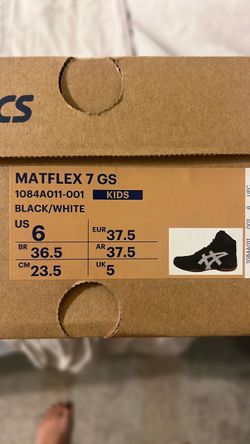 Wrestling shoes