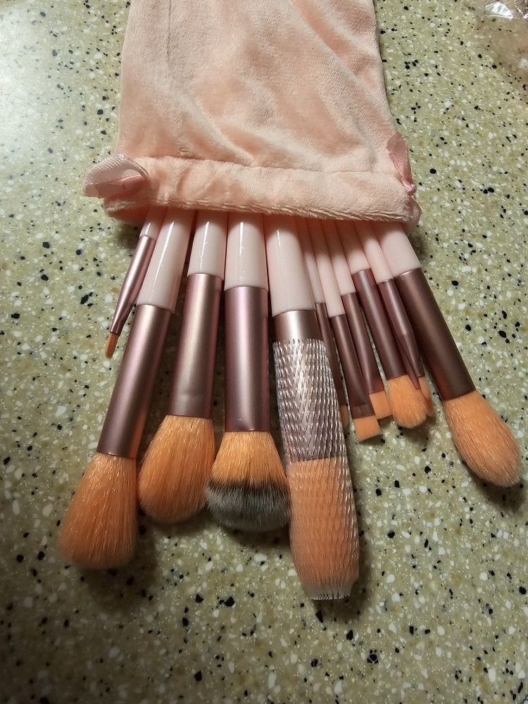 Set Of 12 Makeup Brushes