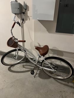 Women’s White Beach Cruiser