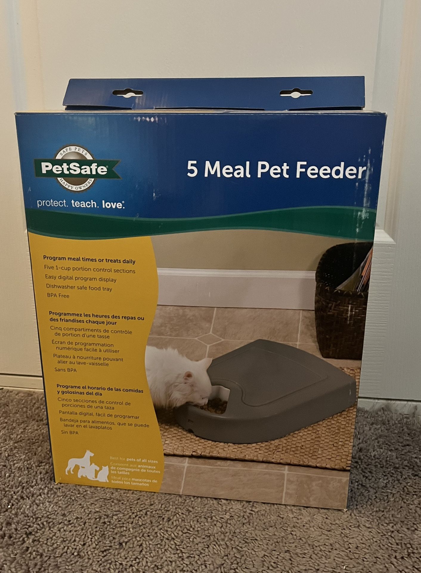 NIB Pet Safe 5 Meal pet Feeder