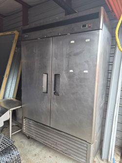Commercial 2 Door Reach In Cooler Restaurant Refrigerator