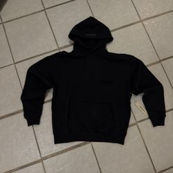 ESSENTIAL HOODIE 