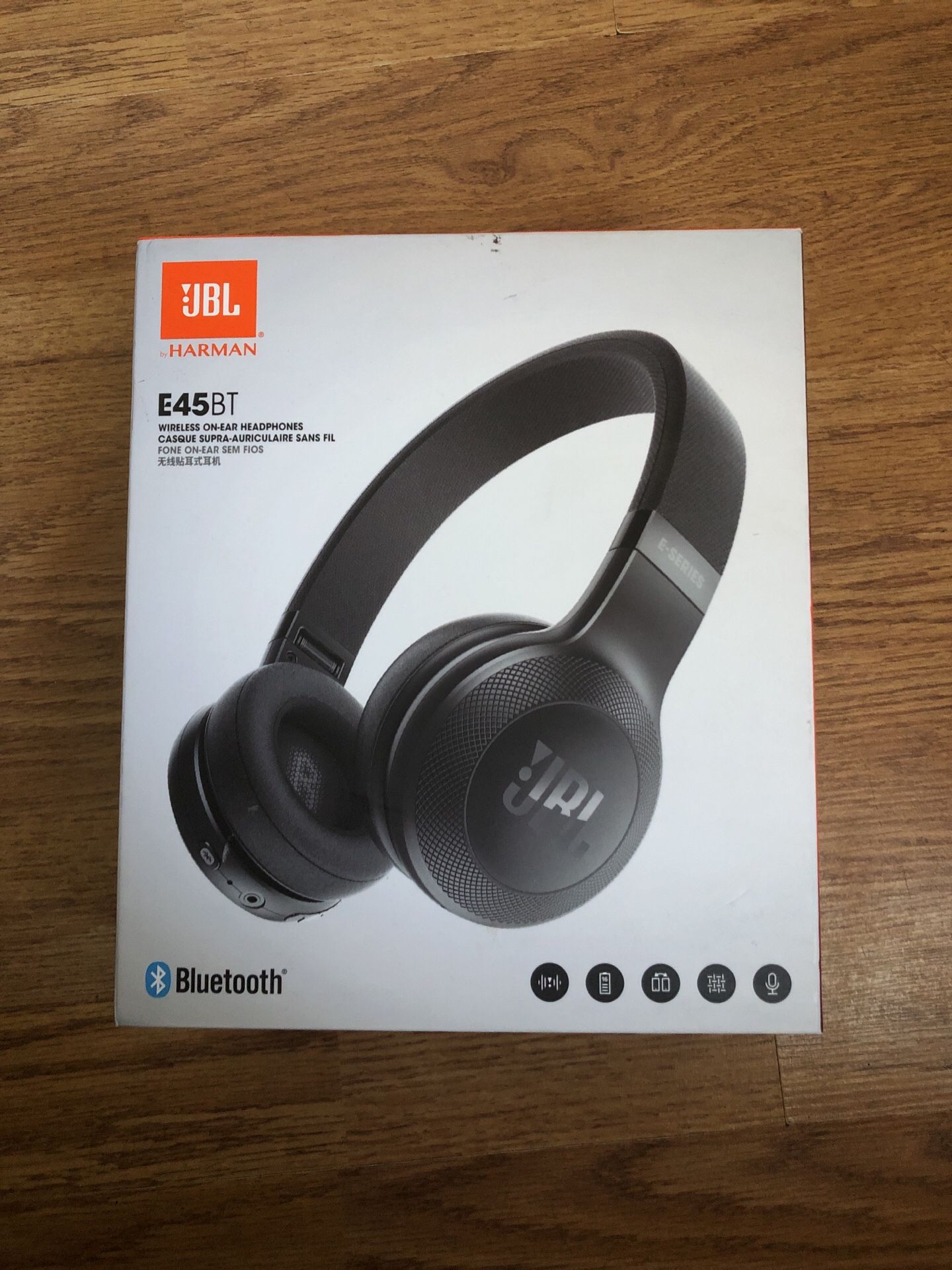 JBL E 45BT Wireless on-ear Headphones new