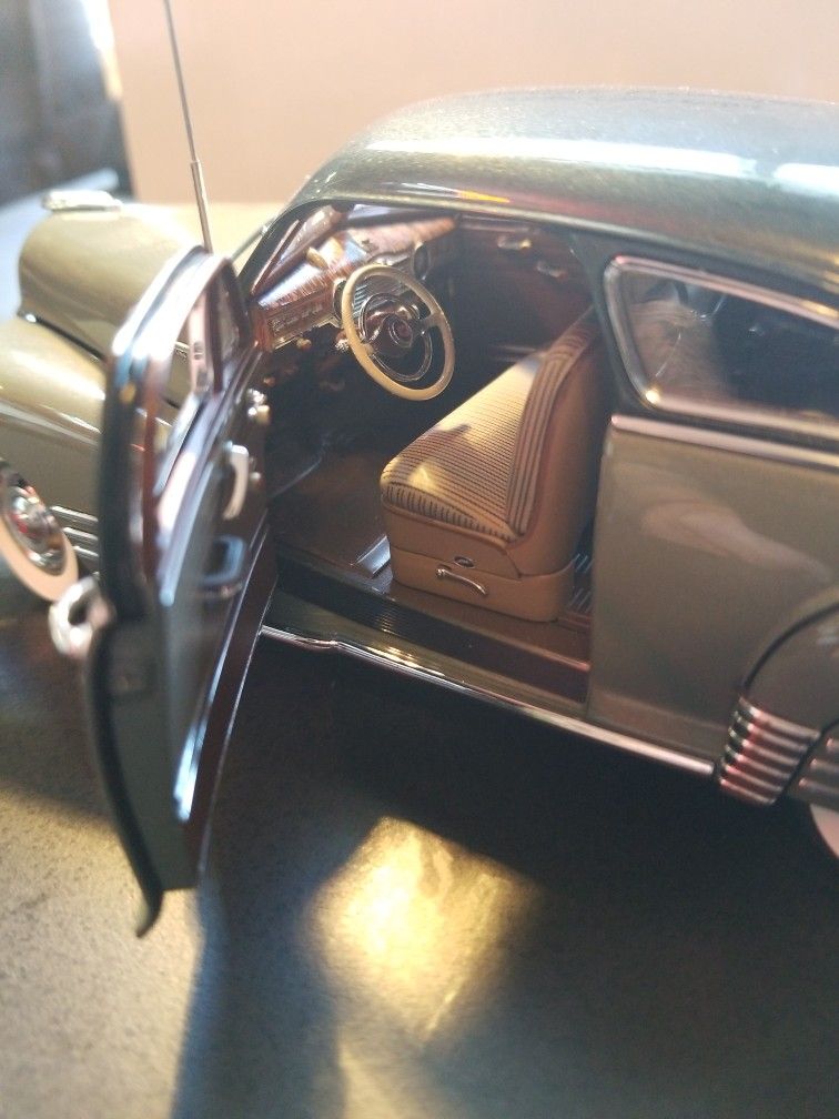 Danbury Mint 1/24 Scale 1948 Fleetline Aerosedan