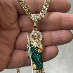 14k Premium gold plated simulated diamonds At Jude pendant and Cuban necklace ✨✨✨