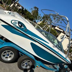 Bombardier 190 Wake Boat V8 