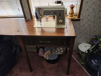 Vintage Sewing Machine 