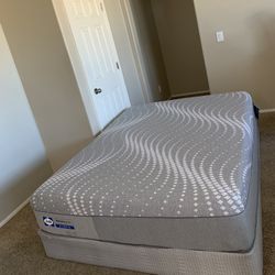QUEEN SEALY POSTUREPEDIC HYBRID MATTRESS AND FREE BOX SPRING