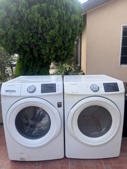 Washer and Dryer/Lavadora y Secadora
