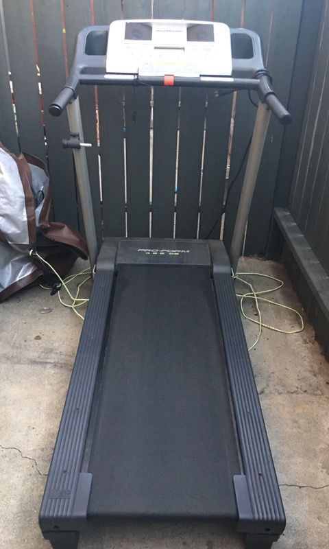 Proform 485 CS Treadmill for Sale in Chino Hills CA OfferUp