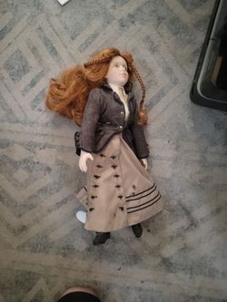 Annie Moore Maureen O'Hara porcelain doll