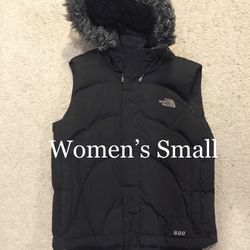 NORTH FACE / "PRODIGY" 600 Down Puffy Vest Coat Jacket w/ Fur Hood / Women’s Small (S) / Retails $200 +Tax / Excellent Condition!! / Black & Gold