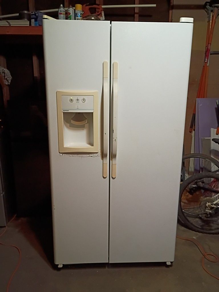 Refrigerator HOTPOINT