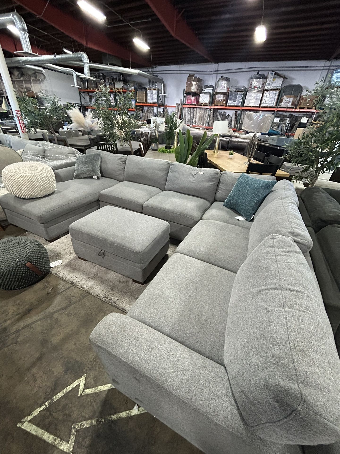 Thomasville Big Fabric Sectional In Light Grey