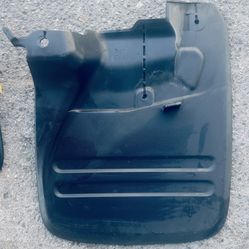 Front Set Body Guards,  (mud Guards) 2001–2007 Toyota Sequoia, Toyota Tundra 2003–2006 OEM Used, Color Black, Protectores