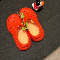 Women's Crocs Caged Clog  Red Orange W5