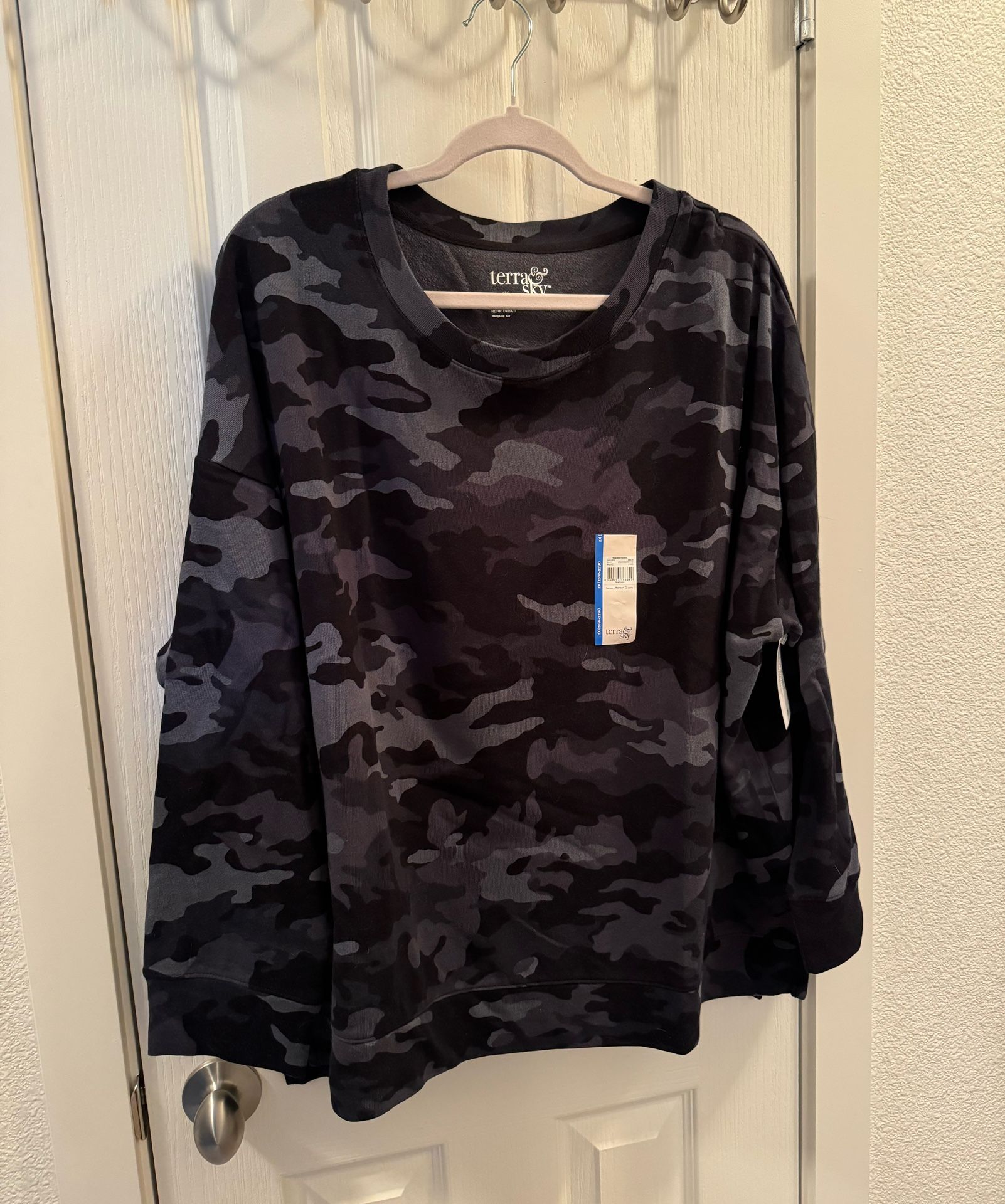New 2X Womens Lightweight Black Camo Tunic Sweatshirt