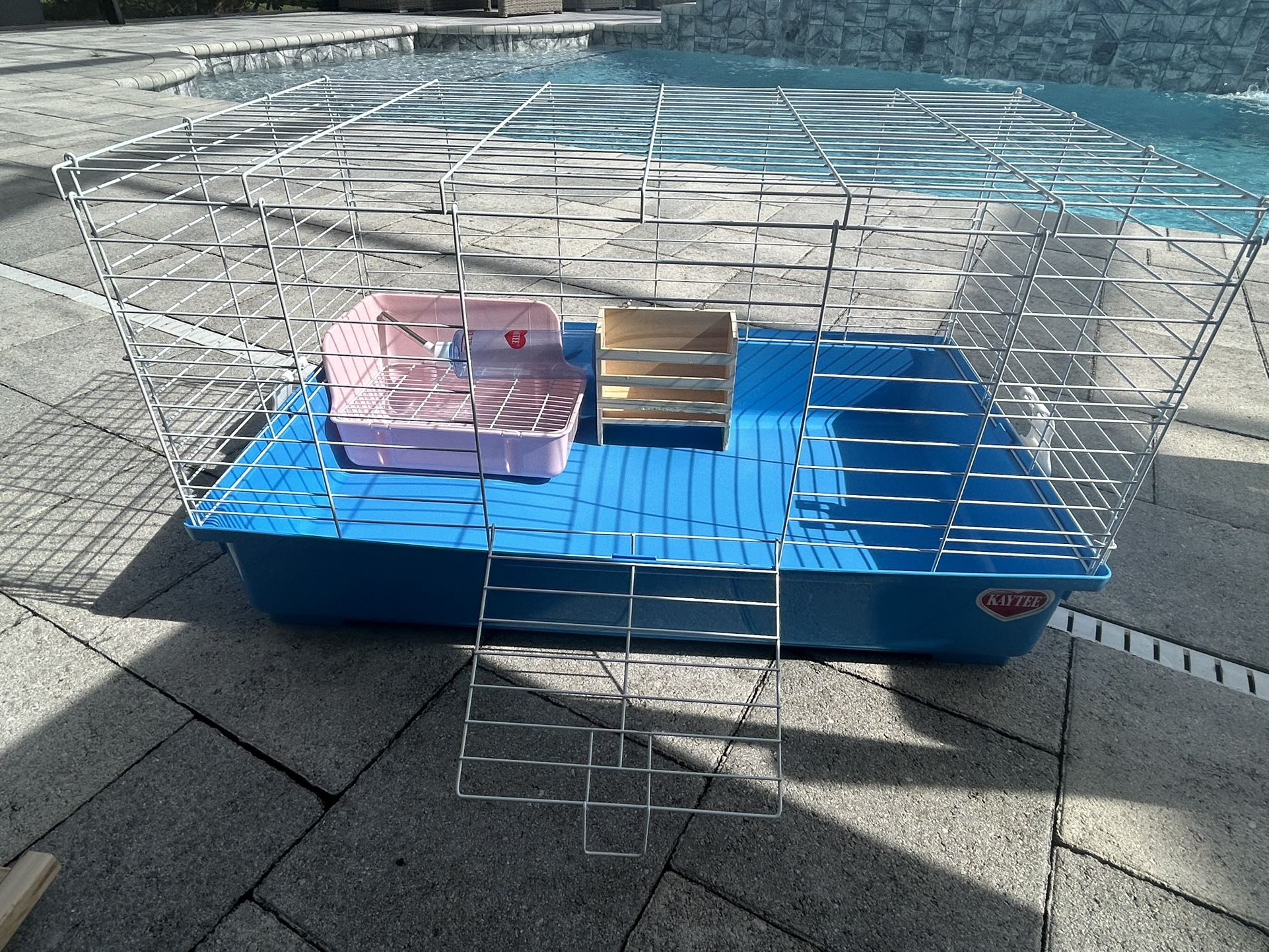 Almost New!! Kaytee Large Cage and Gate Guinea Pig, Chinchillas, Rubbit Bunny hamster, and Small Animal 