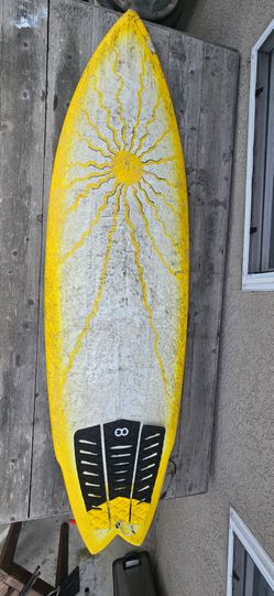 Short board with fins