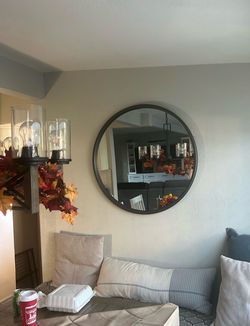 Round mirror