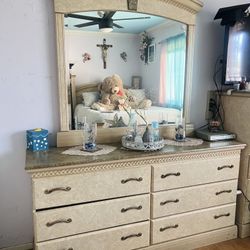 Queen Bed frame & Matching Set 