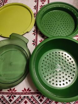 Vintage Tupperware strainer set