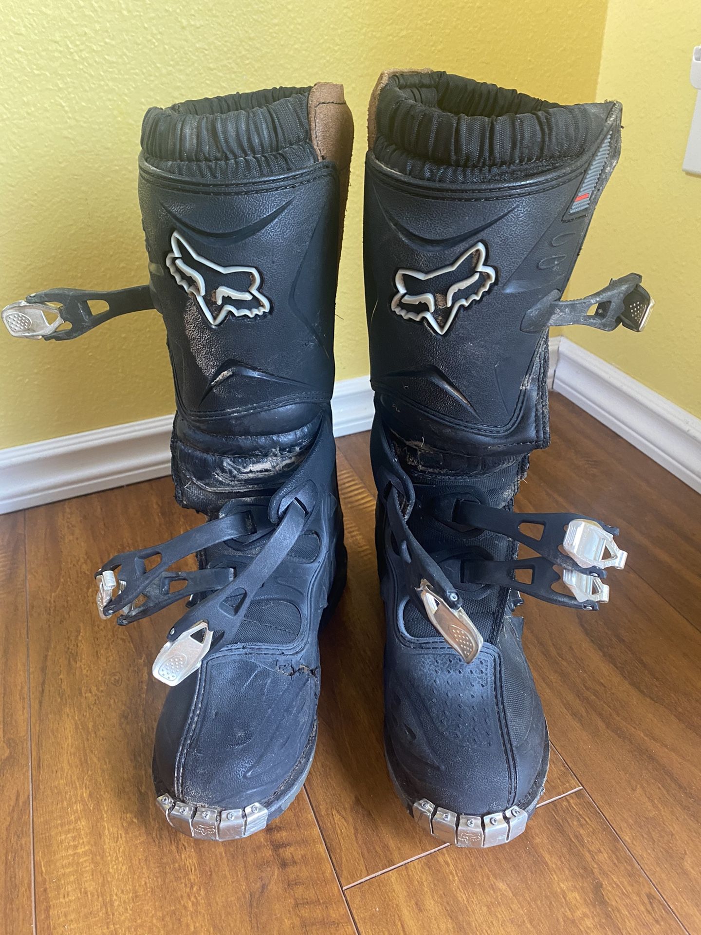 Adult Tracker Boots
