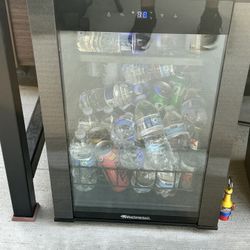 WINEENTHUSIAST BEVERAGE COOLER 