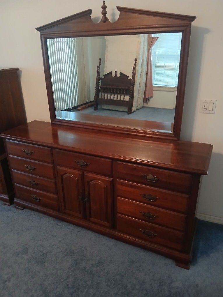 Dresser & Mirror