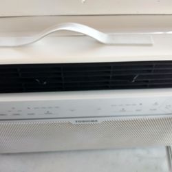 Room Air conditioner.  8000 BTUs  Brand New
