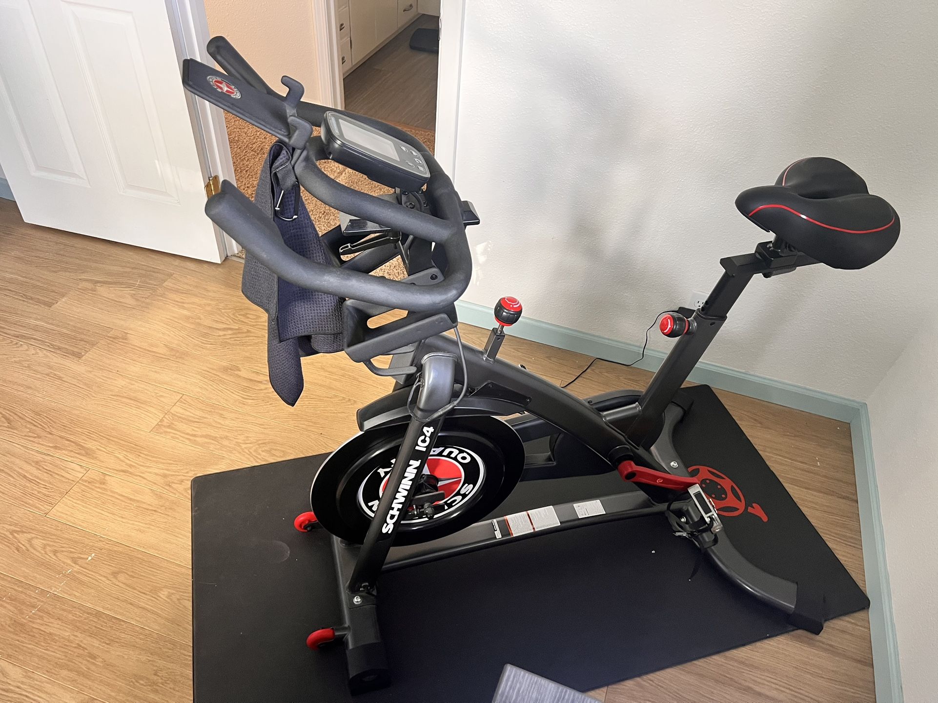 Schwinn IC4 Exercise bike