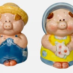 Enesco Farmer Pig Couple Salt and Pepper Shakers 3" Rare Farmhouse Porky Petunia
