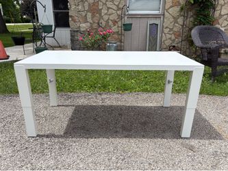 PAHL IKEA desk. Adjustable and in good condition. Some cosmetic wear.