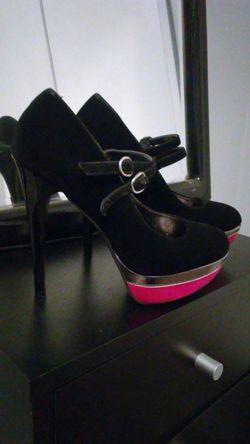Size 7 black and pink heels