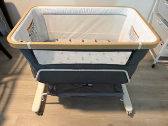 Bassinet w/ Mattress