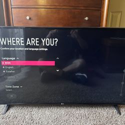 LG 42” screen tv smart tv