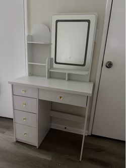 Makeup vanity