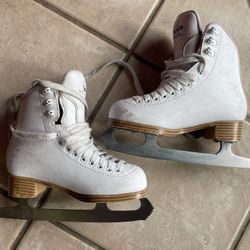 Jackson Classic SoftSkate 380 Womens/Girls Ice Figure Skates, Medium Width