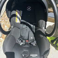 Black Maxi Cosi Infant Car Seat With Base 