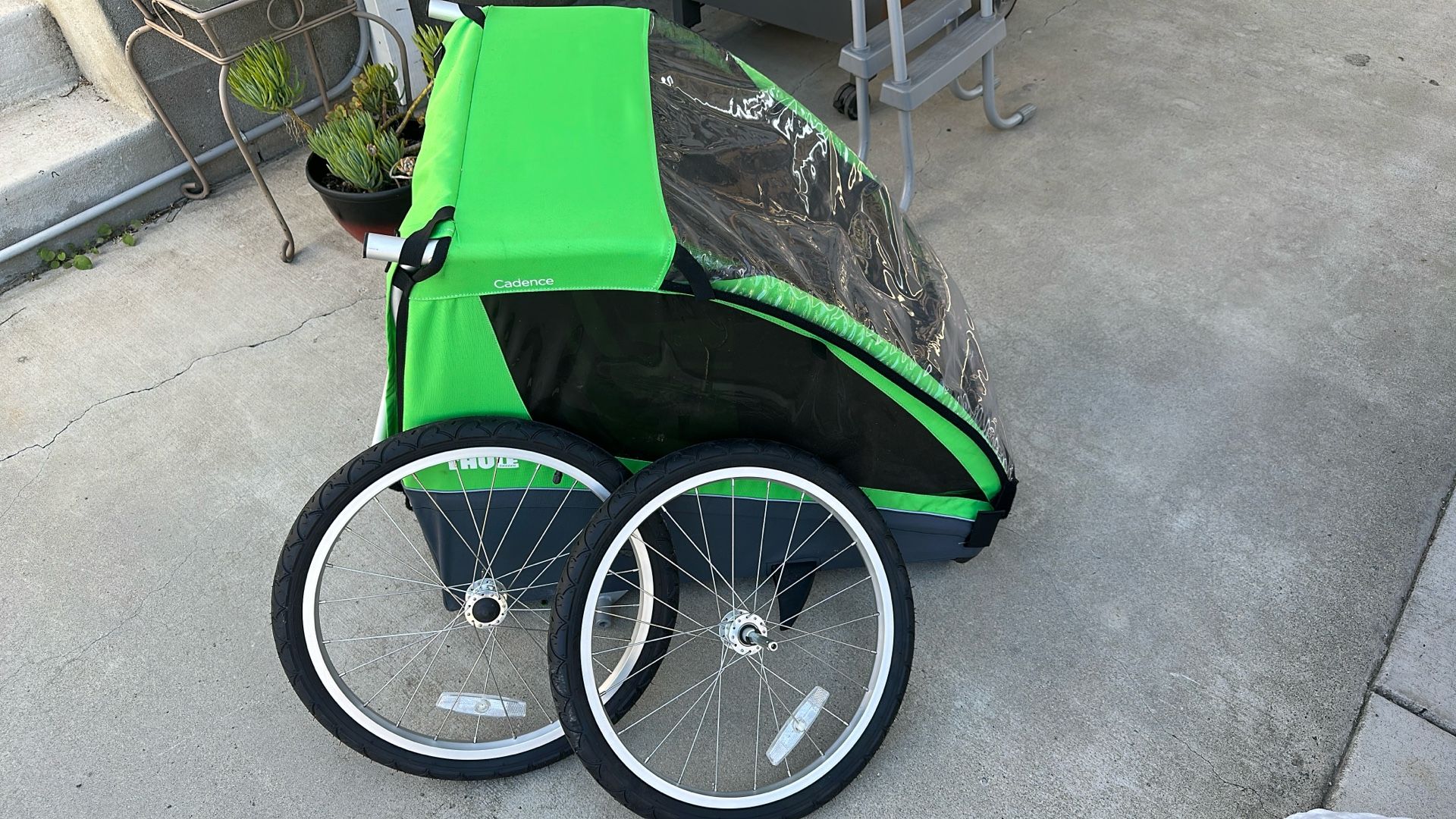 Kids Bike Trailer /Thule Cadence kids bike trailer