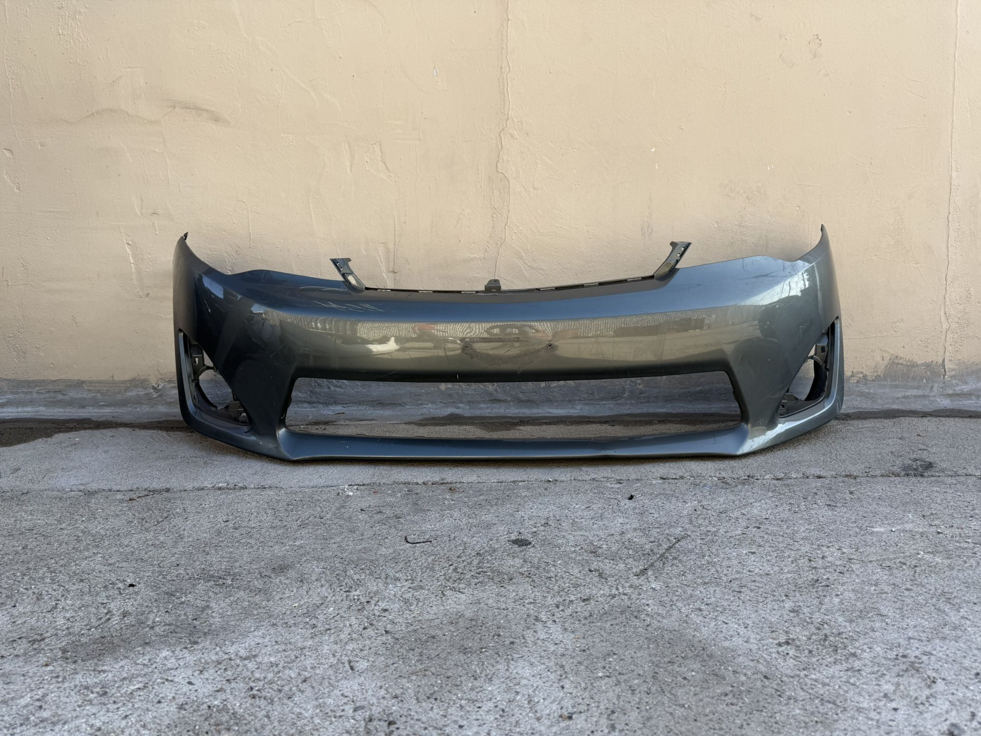 2012 2013 2014 Toyota Camry LE XLE FRONT BUMPER COVER USED ORIGINAL OEM