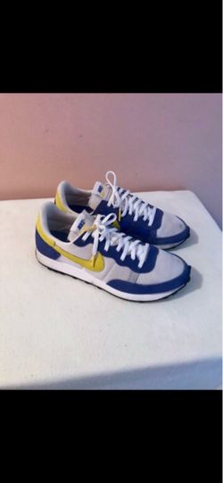 NIKE  CHALLENGER SNEAKERS  SIZE 8