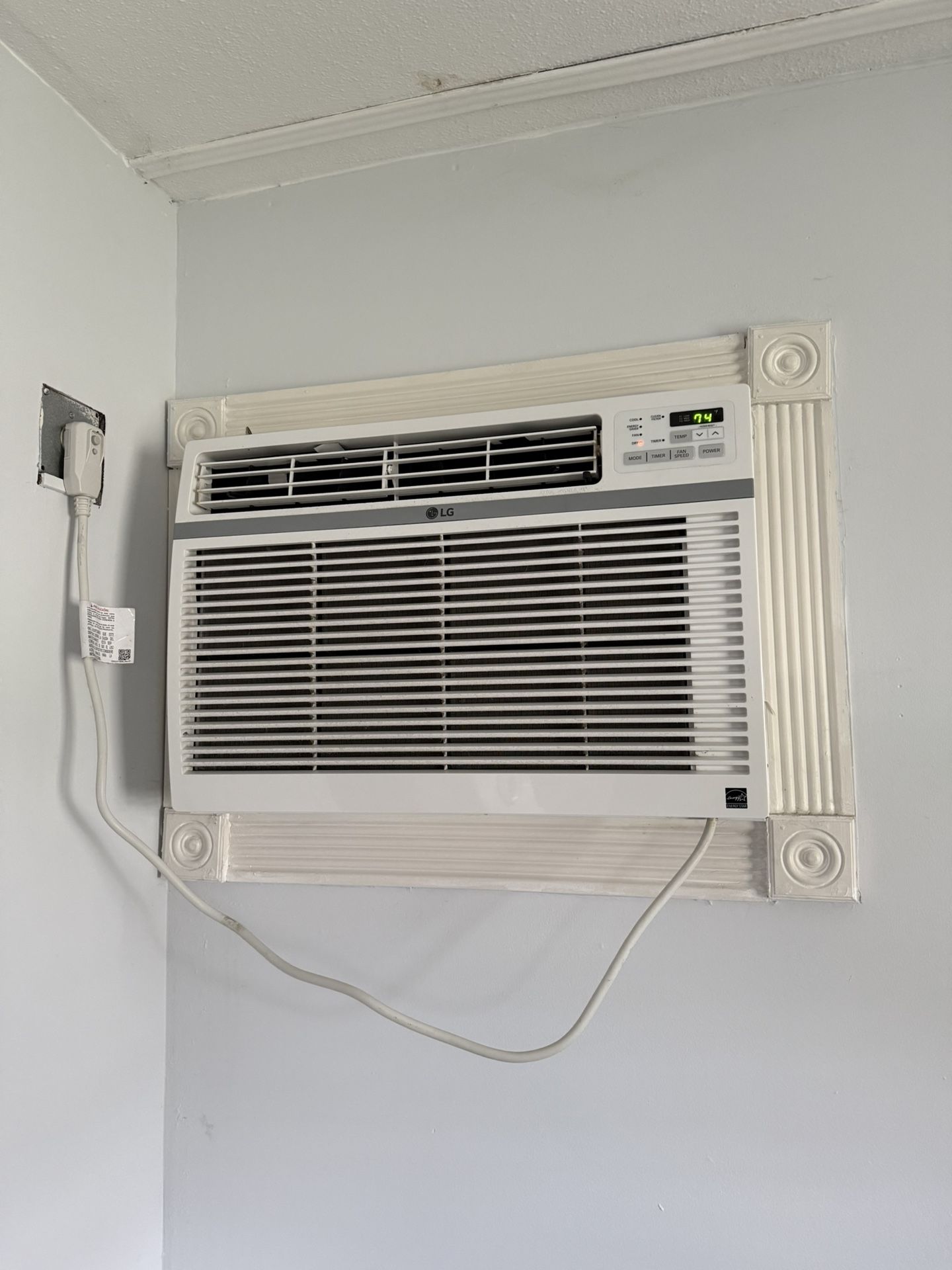 LG 18,000 BTU Air Conditioner