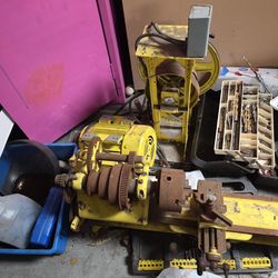 Vintage wood/metal lathe works perfect