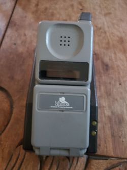 Motorola STAR TAC classic flip phone with overnight charger