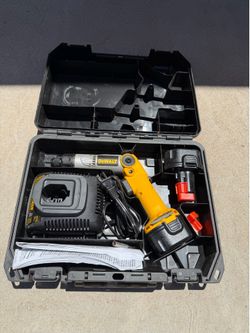 DeWalt Right‑Angle Drill Kit – Drill, 2 Batteries, Charger & Case
