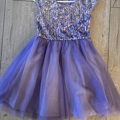 Beautiful dress Size between 4-5