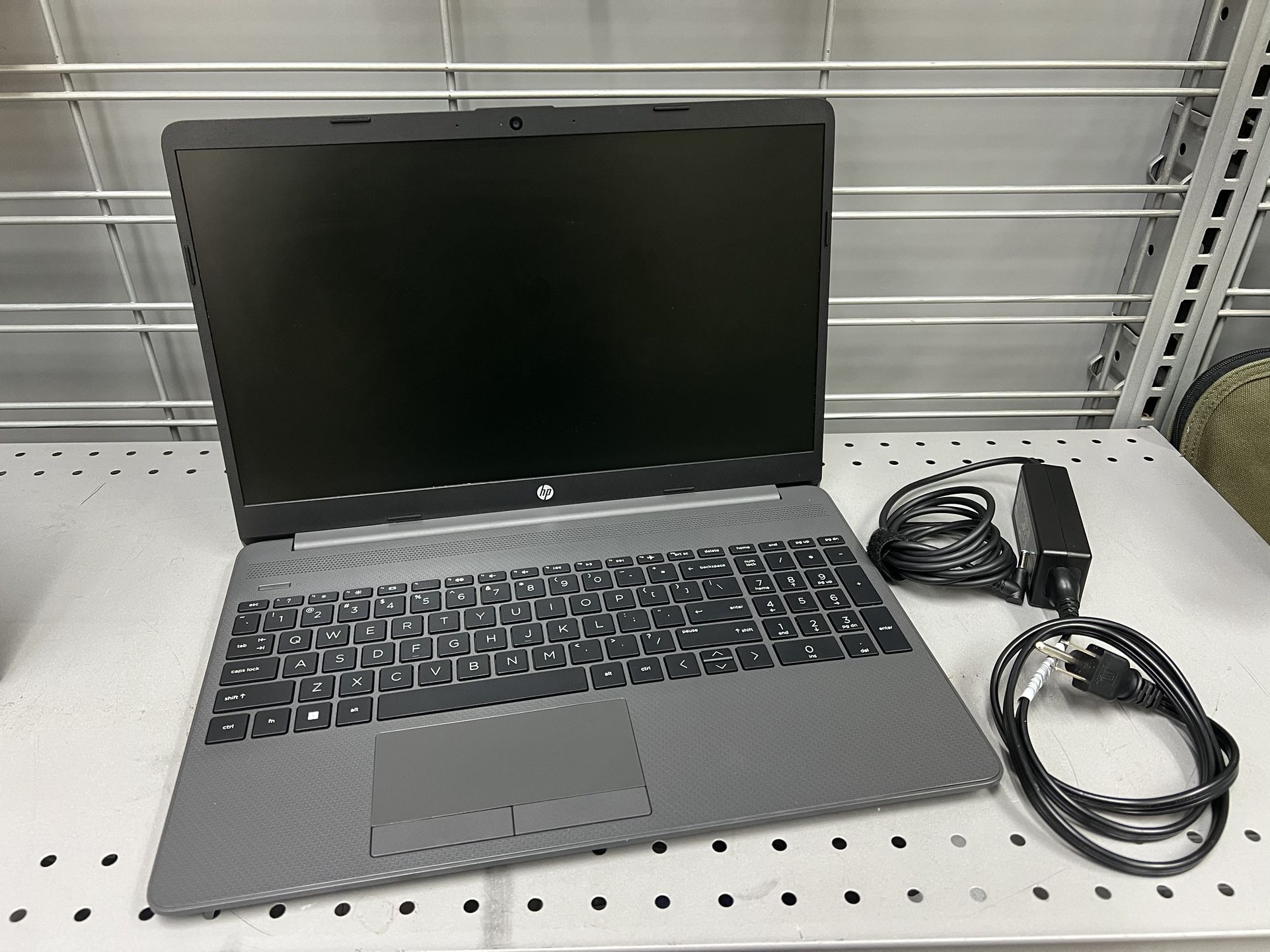 HP 255 G9 Notebook AMD Ryzen 3 - 8GB RAM - 256GB