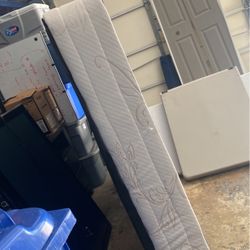 Queen Size Box Spring (7 Inches)