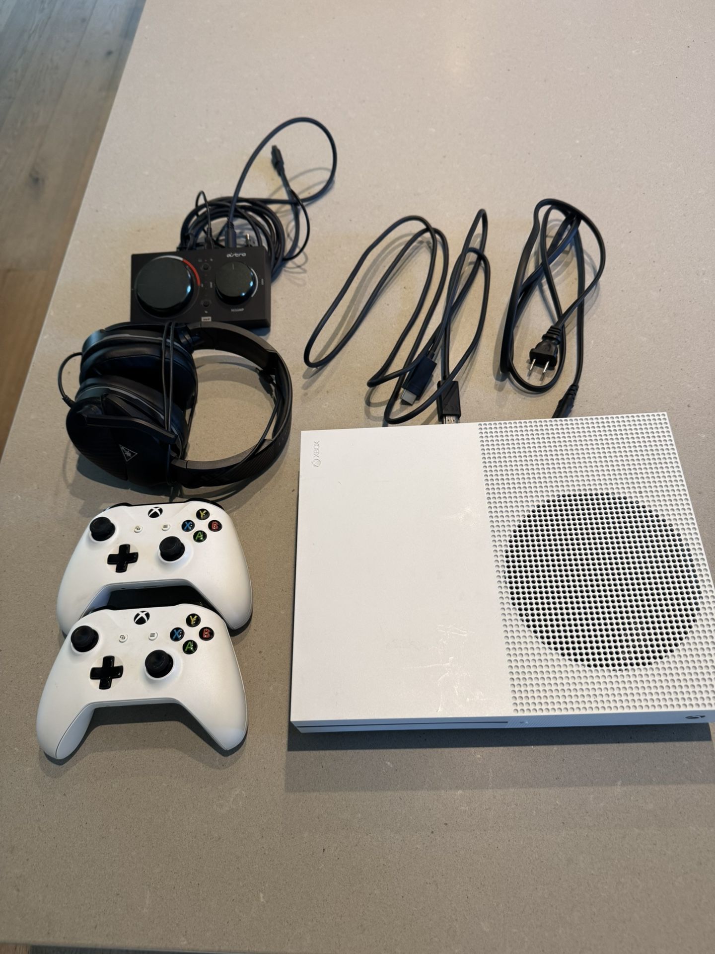 Xbox One S, 2 Controllers, TurtleBeach Headset, MixAmp, All Cables